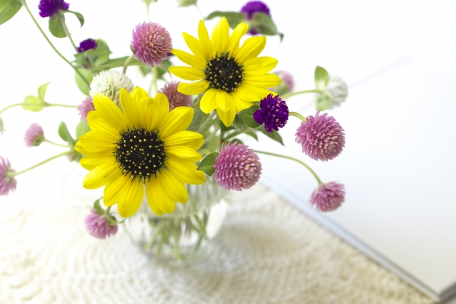 ピンクの花がメインの花束